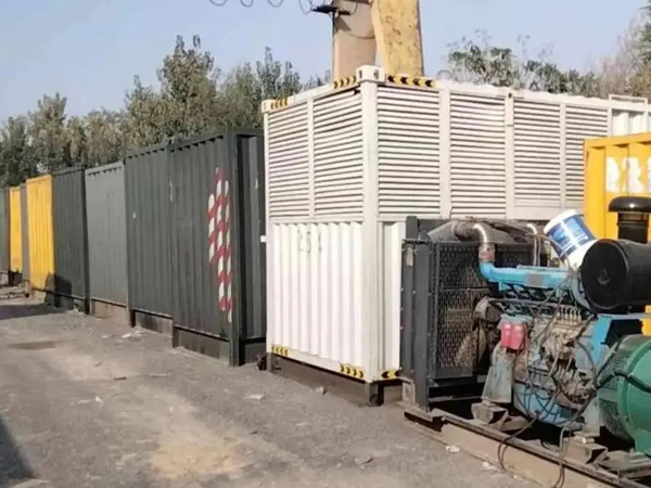 临夏县200KW柴油发电机机组每小时油耗是多少？